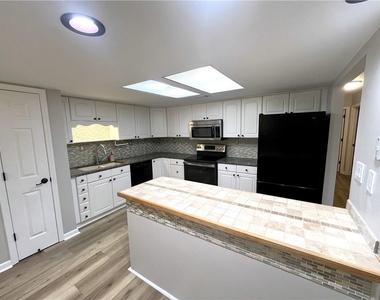 3030 Steeplechase Drive - Photo Thumbnail 13