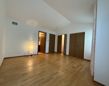 1910 Grove Avenue - Photo Thumbnail 9