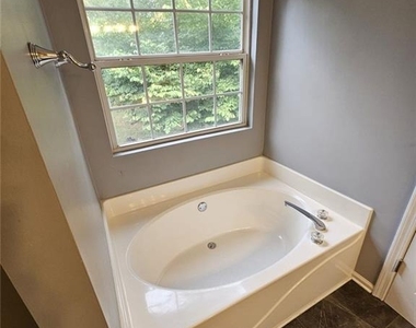 1406 Flanagan Mill Drive - Photo Thumbnail 15