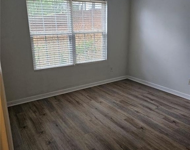 1406 Flanagan Mill Drive - Photo Thumbnail 18
