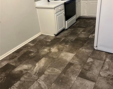 1406 Flanagan Mill Drive - Photo Thumbnail 10