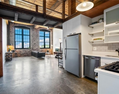 170 Boulevard Se - Photo Thumbnail 1