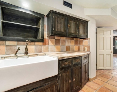 2378 Glenwood Drive Ne - Photo Thumbnail 18