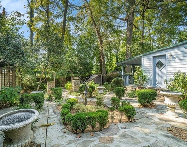 2378 Glenwood Drive Ne - Photo Thumbnail 10
