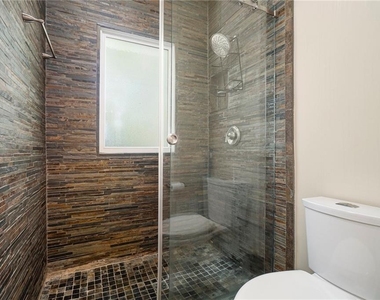2378 Glenwood Drive Ne - Photo Thumbnail 17