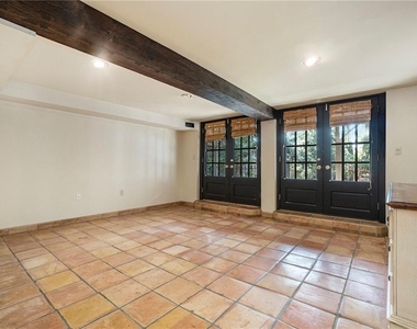 2378 Glenwood Drive Ne - Photo Thumbnail 19