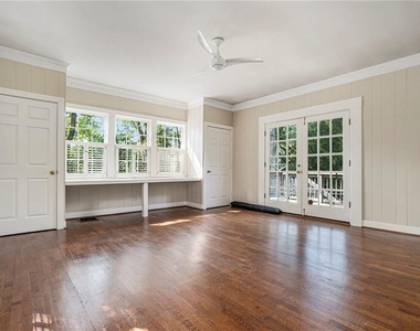 2378 Glenwood Drive Ne - Photo Thumbnail 6
