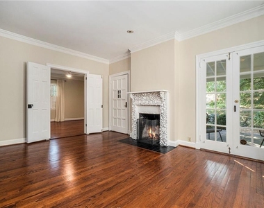 2378 Glenwood Drive Ne - Photo Thumbnail 2