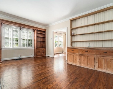 2378 Glenwood Drive Ne - Photo Thumbnail 3