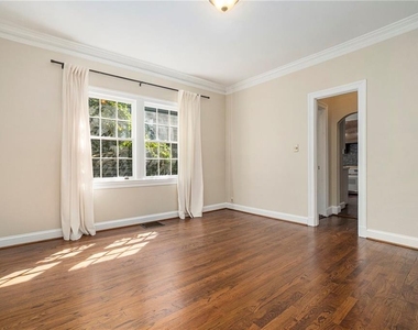 2378 Glenwood Drive Ne - Photo Thumbnail 7