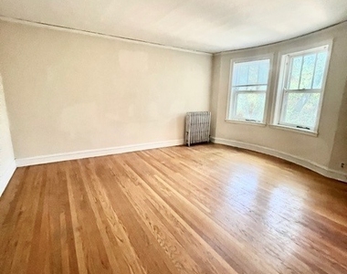 4860 N Hermitage Avenue - Photo Thumbnail 2