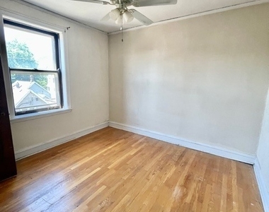 4860 N Hermitage Avenue - Photo Thumbnail 5
