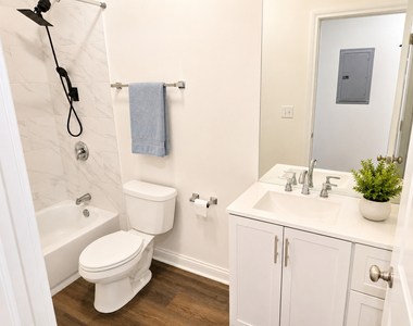 6233 S Langley Avenue - Photo Thumbnail 6