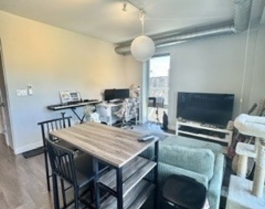2407 W Eastwood Avenue - Photo Thumbnail 4