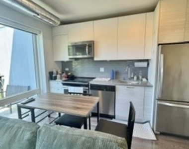 2407 W Eastwood Avenue - Photo Thumbnail 8