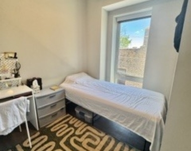 2407 W Eastwood Avenue - Photo Thumbnail 10