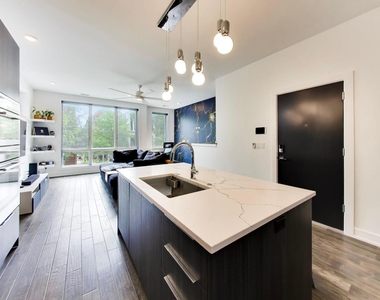 3740 N Clifton Avenue - Photo Thumbnail 9