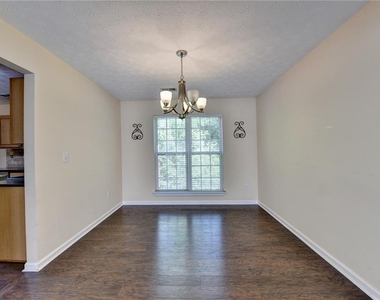 3380 Mcclure Woods Drive - Photo Thumbnail 8