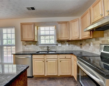 3380 Mcclure Woods Drive - Photo Thumbnail 12