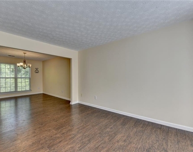 3380 Mcclure Woods Drive - Photo Thumbnail 7