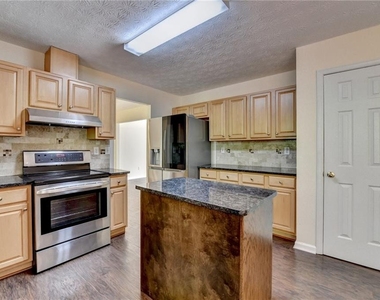 3380 Mcclure Woods Drive - Photo Thumbnail 15