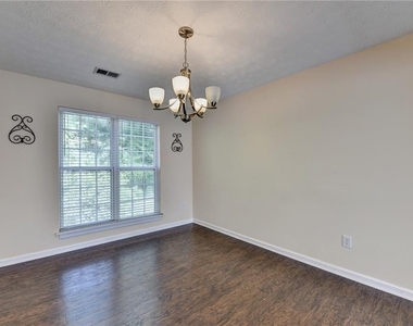 3380 Mcclure Woods Drive - Photo Thumbnail 9