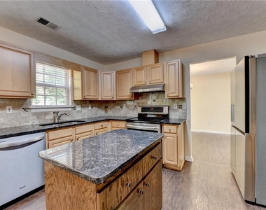 3380 Mcclure Woods Drive - Photo Thumbnail 13
