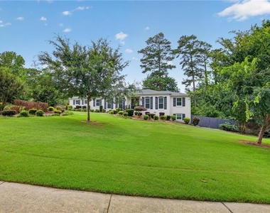 2982 Northbrook Drive - Photo Thumbnail 8