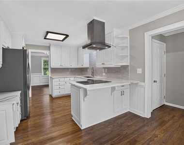 2982 Northbrook Drive - Photo Thumbnail 4