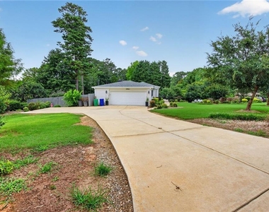 2982 Northbrook Drive - Photo Thumbnail 9