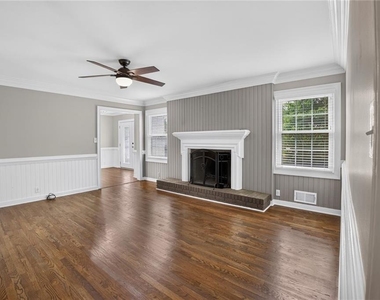 2982 Northbrook Drive - Photo Thumbnail 5