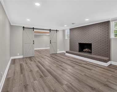 2982 Northbrook Drive - Photo Thumbnail 36