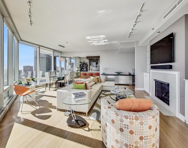 340 E Randolph Street - Photo Thumbnail 6