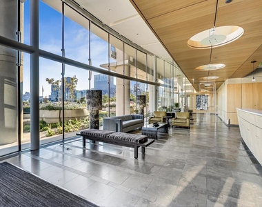 340 E Randolph Street - Photo Thumbnail 2