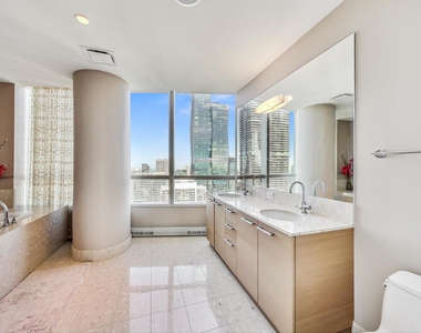 340 E Randolph Street - Photo Thumbnail 24