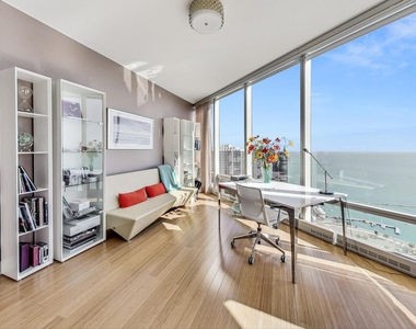 340 E Randolph Street - Photo Thumbnail 17