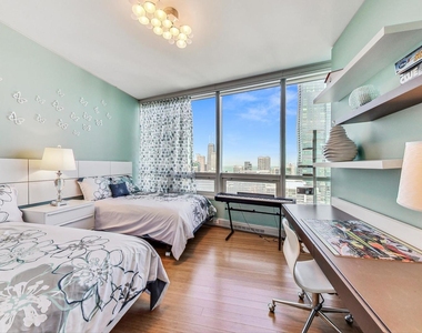 340 E Randolph Street - Photo Thumbnail 30
