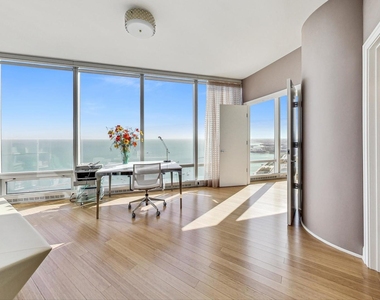 340 E Randolph Street - Photo Thumbnail 18
