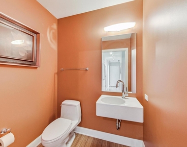 340 E Randolph Street - Photo Thumbnail 12