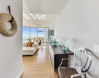 340 E Randolph Street - Photo Thumbnail 3