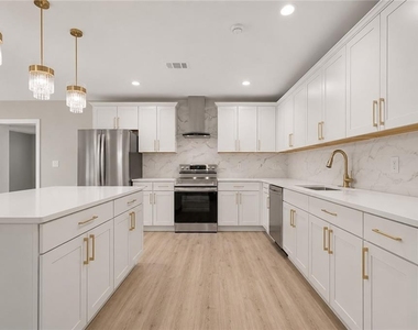 1658 Temple Avenue - Photo Thumbnail 8