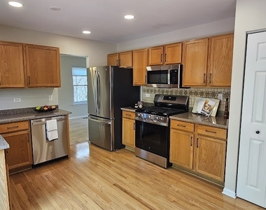 450 Rosewood Crossing - Photo Thumbnail 3