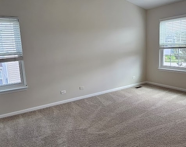450 Rosewood Crossing - Photo Thumbnail 16