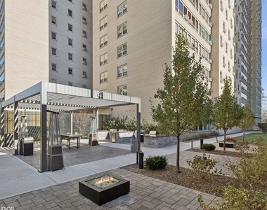 3950 N Lake Shore Drive - Photo Thumbnail 11