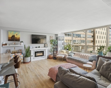 3950 N Lake Shore Drive - Photo Thumbnail 2