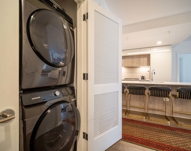 211 N Harbor Drive - Photo Thumbnail 13