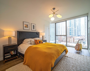 211 N Harbor Drive - Photo Thumbnail 7