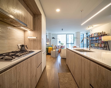 211 N Harbor Drive - Photo Thumbnail 4