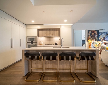211 N Harbor Drive - Photo Thumbnail 3