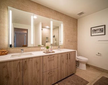 211 N Harbor Drive - Photo Thumbnail 8